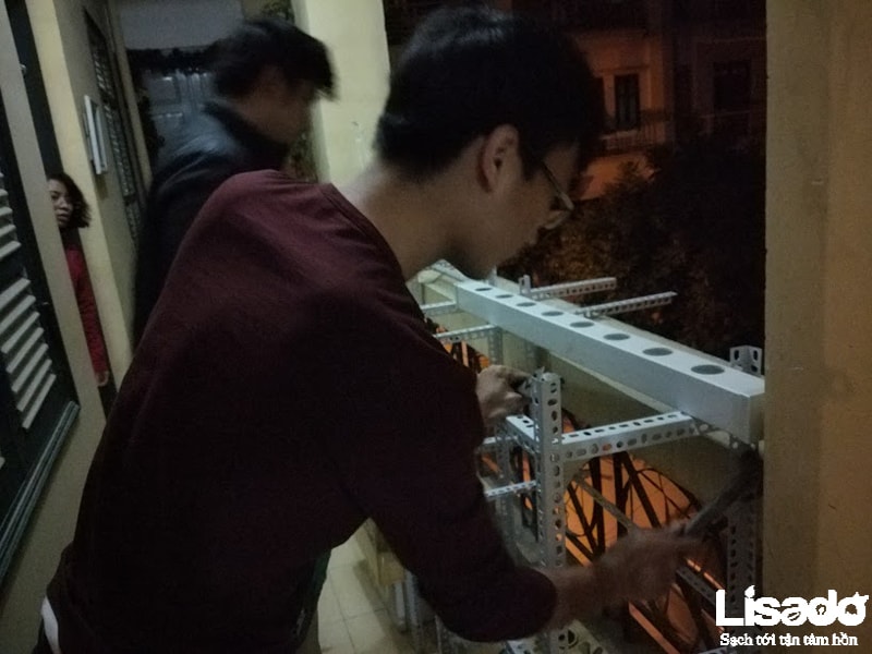 Lisado thực hiện công trình trồng rau thuỷ canh tại nhà chị Doan- đường Lạc Trung – Hà Nội