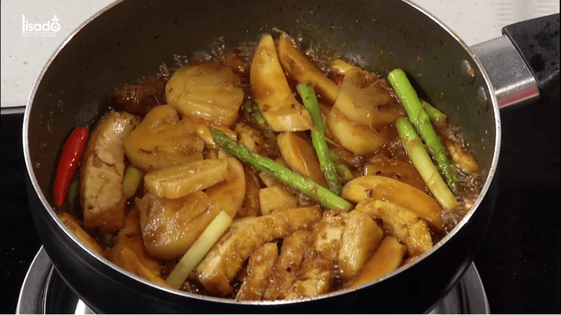 Cách làm món măng tây kho chay cùng nấm đùi gà